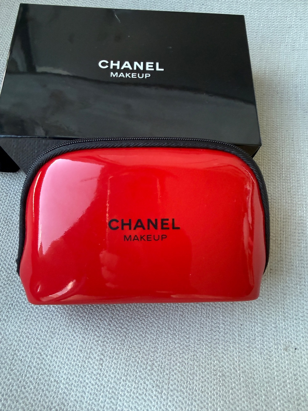 CHANEL Rare Red Maquillage Cosmetic Pouch - Picture 3 of 5